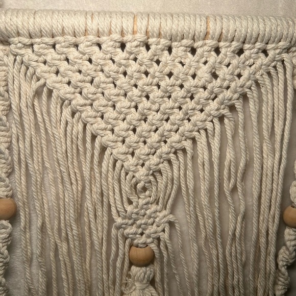 Elegant Beige Macrame Wall Hanging - Picture 4 of 4